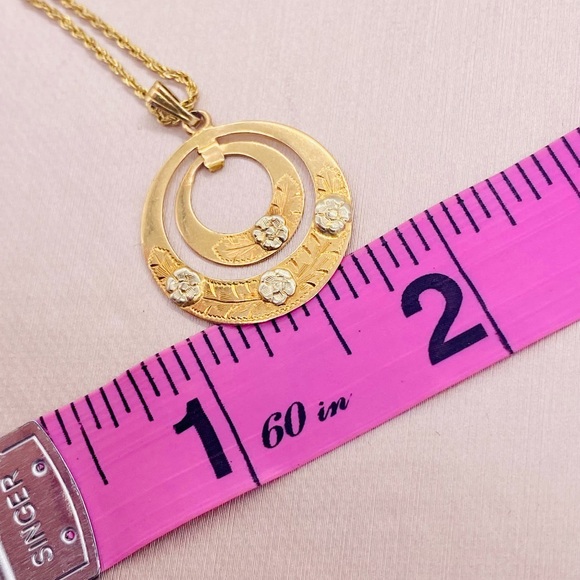 EUC Antique 18k Yellow Gold Medallion Pendant w/ 18k Chain - Picture 15 of 16